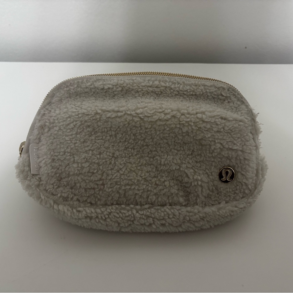 lululemon athletica white Sherpa Belt Bag